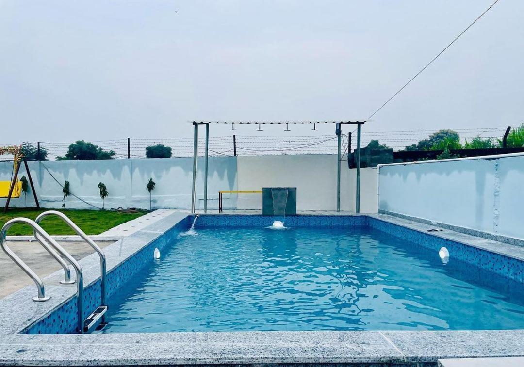 Aqua Lagoon Villa By Secret Turtle Pvt Pool Private Lawn 세쿤데라바드 외부 사진