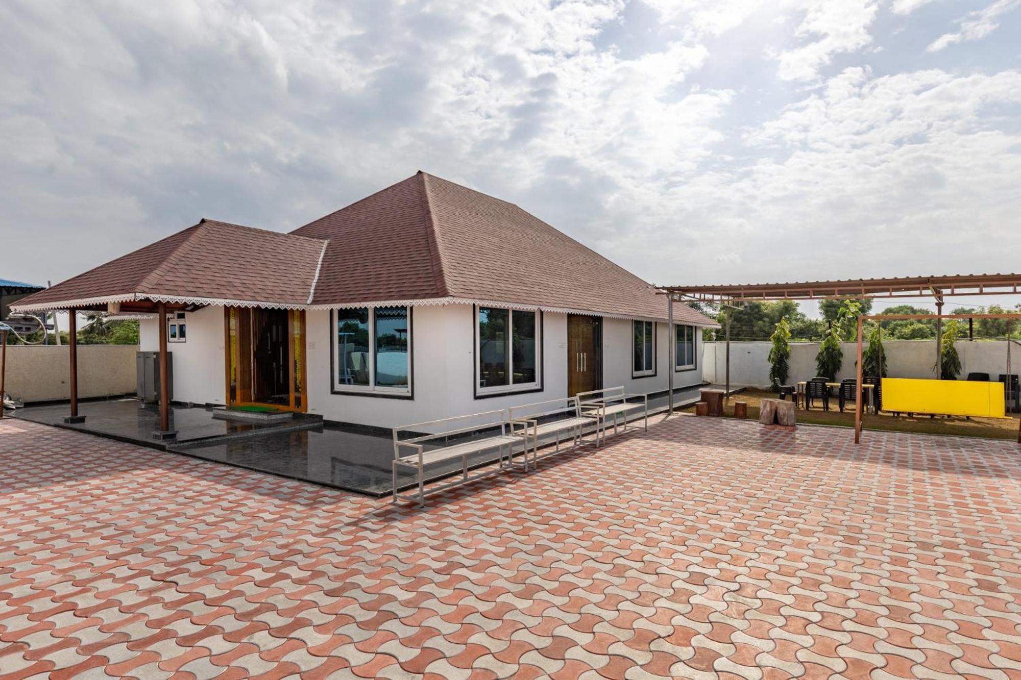 Aqua Lagoon Villa By Secret Turtle Pvt Pool Private Lawn 세쿤데라바드 외부 사진