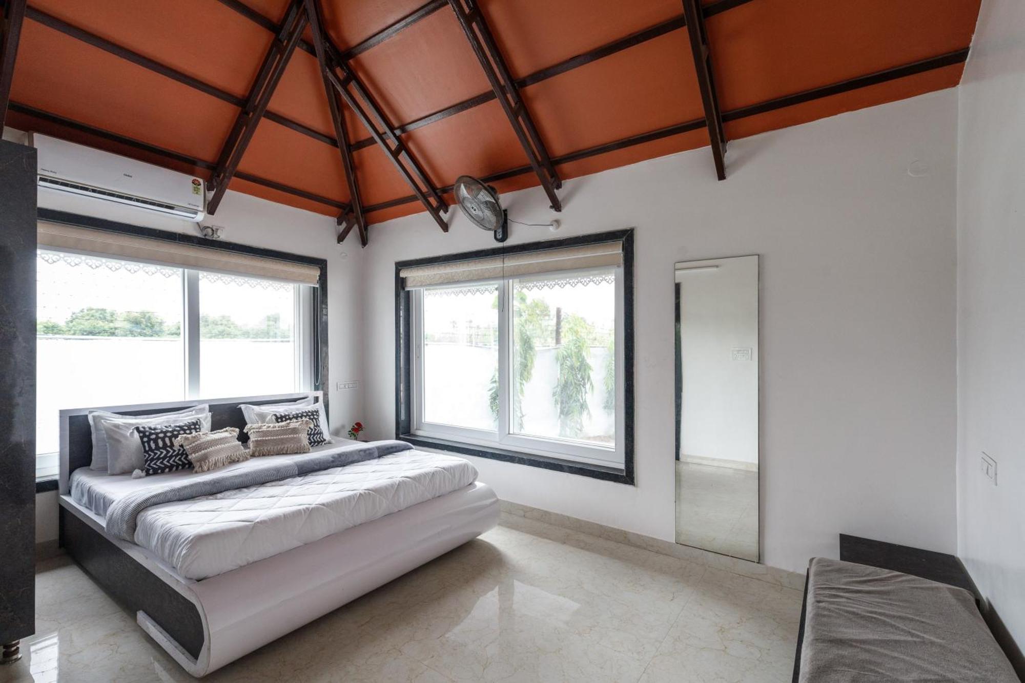 Aqua Lagoon Villa By Secret Turtle Pvt Pool Private Lawn 세쿤데라바드 외부 사진